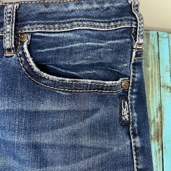 Size 16 Silver Jeans Cut off Denim Shorts - Picture 4 of 9